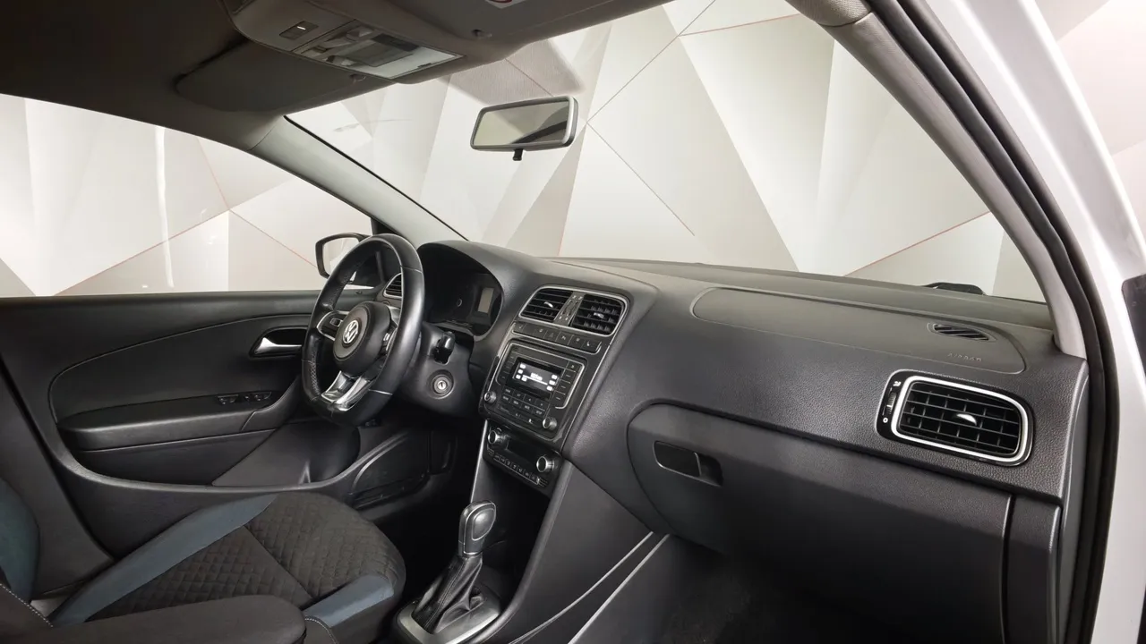 Volkswagen Polo 1.6 MPI AT (110 л.с.) Select Белый в АВИЛОН. Слайд №13