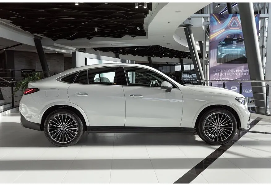 Mercedes-Benz GLC Купе 300 9G-TRONIC 4MATIC (272 л.с.) Белый в АВИЛОН. Слайд №4