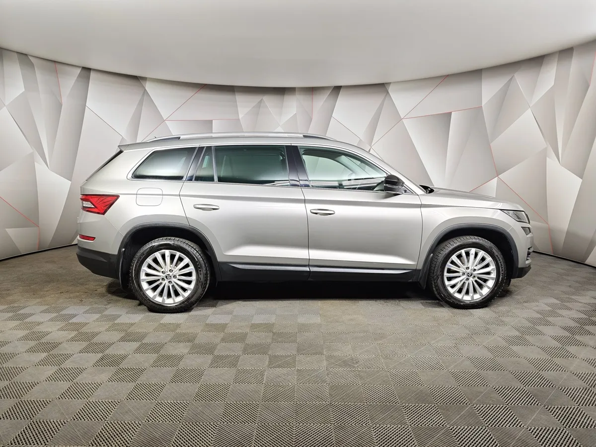 Skoda Kodiaq 2.0 TDI DSG 4X4 (150 л.с.) Бежевый в АВИЛОН. Слайд №6