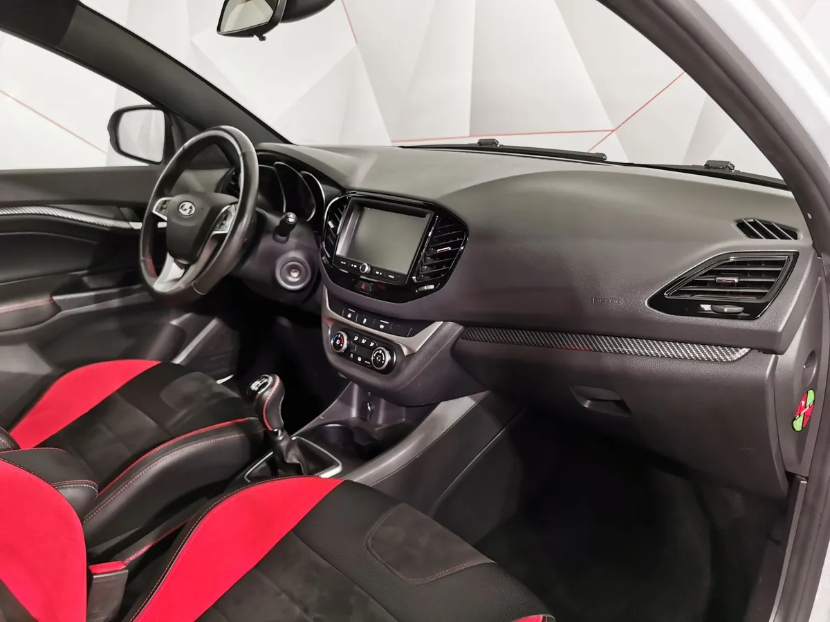 ВАЗ (Lada) Vesta 1.8 MT (145 л.с.) Белый в АВИЛОН. Слайд №13