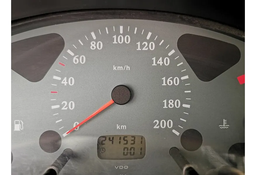 Nissan Micra 1.0 MT (60 л.с.) Черный в АВИЛОН. Слайд №15