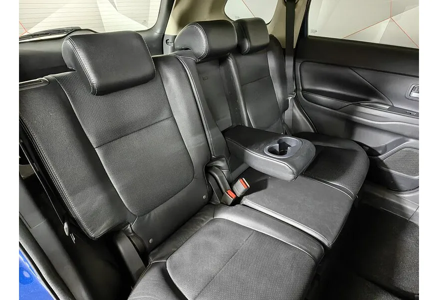 Mitsubishi Outlander 2.4 CVT 4WD (167 л.с.) Синий в АВИЛОН. Слайд №17
