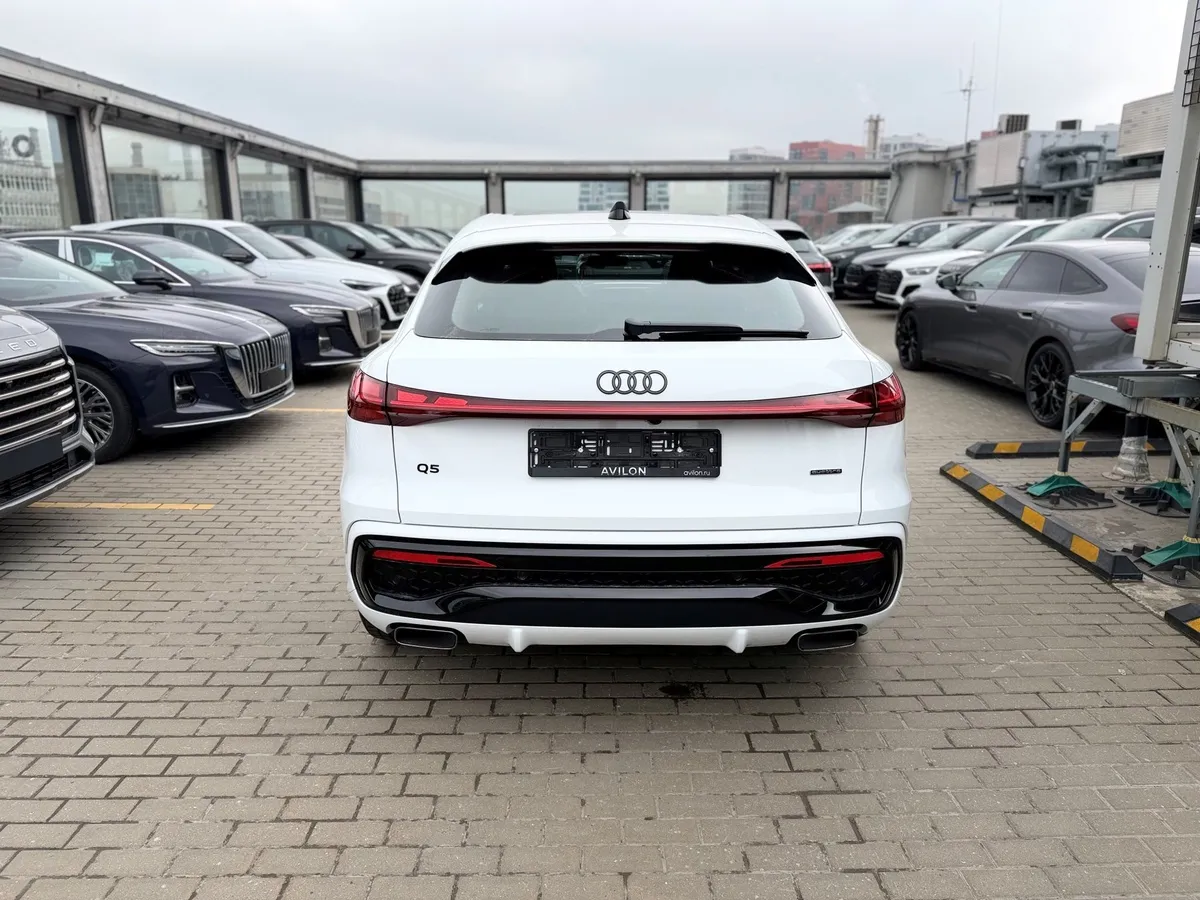 Audi Q5 Sportback 2.0 TFSI S tronic quattro (272 л.с.) Белый в АВИЛОН. Слайд №5