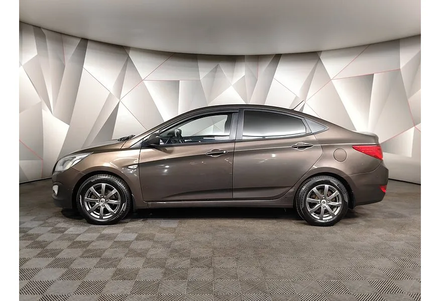 Hyundai Solaris 1.6 AT (123 л.с.) Active Plus Коричневый в АВИЛОН. Слайд №5