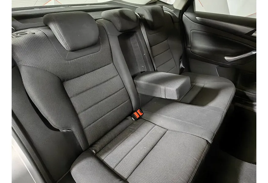 Ford Mondeo 2.3 AT (161 л.с.) Ambiente Серебристый в АВИЛОН. Слайд №17