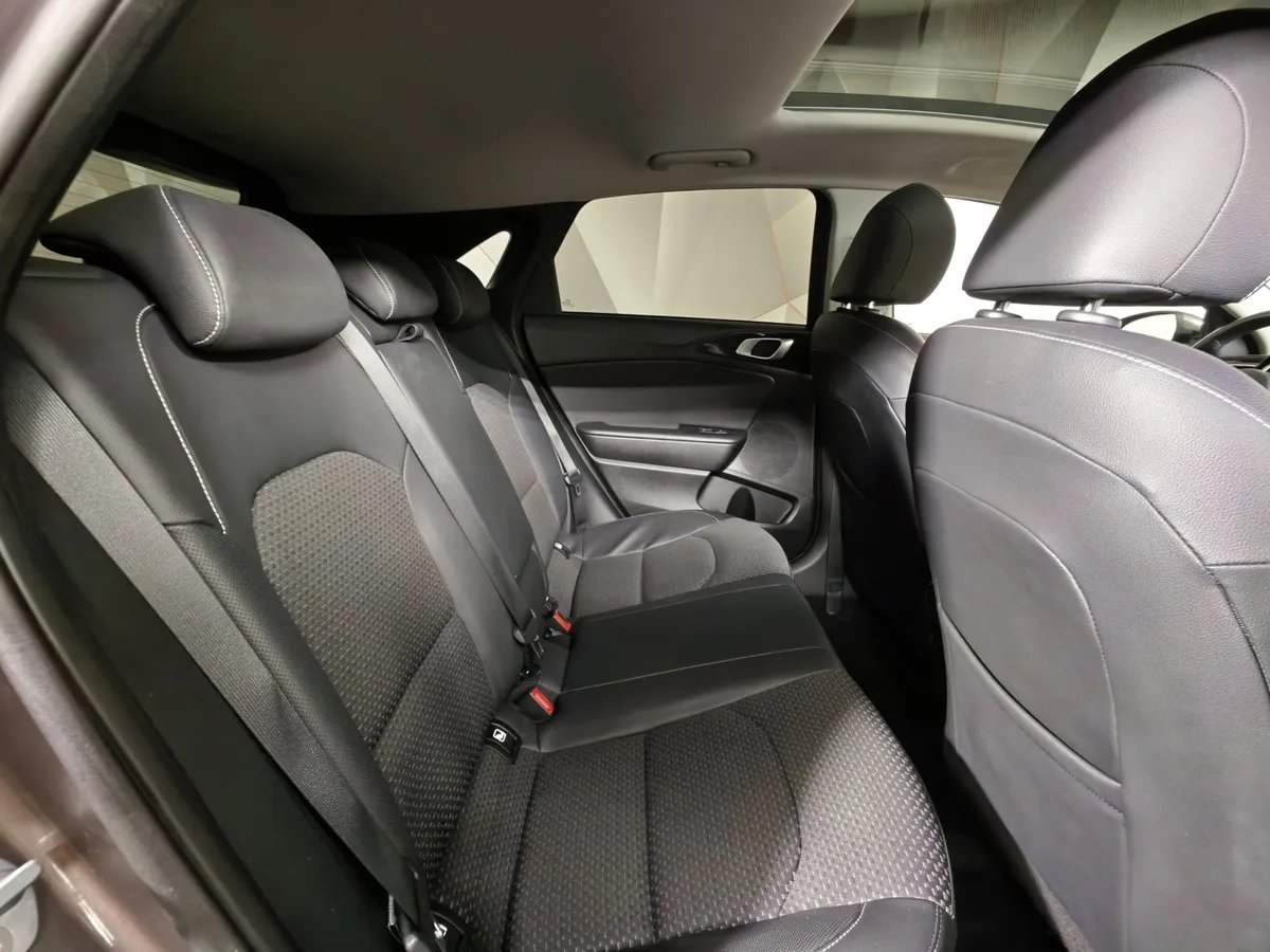 Kia Ceed 1.4 T-GDI AMT (140 л.с.) Premium Plus Коричневый в АВИЛОН. Слайд №16