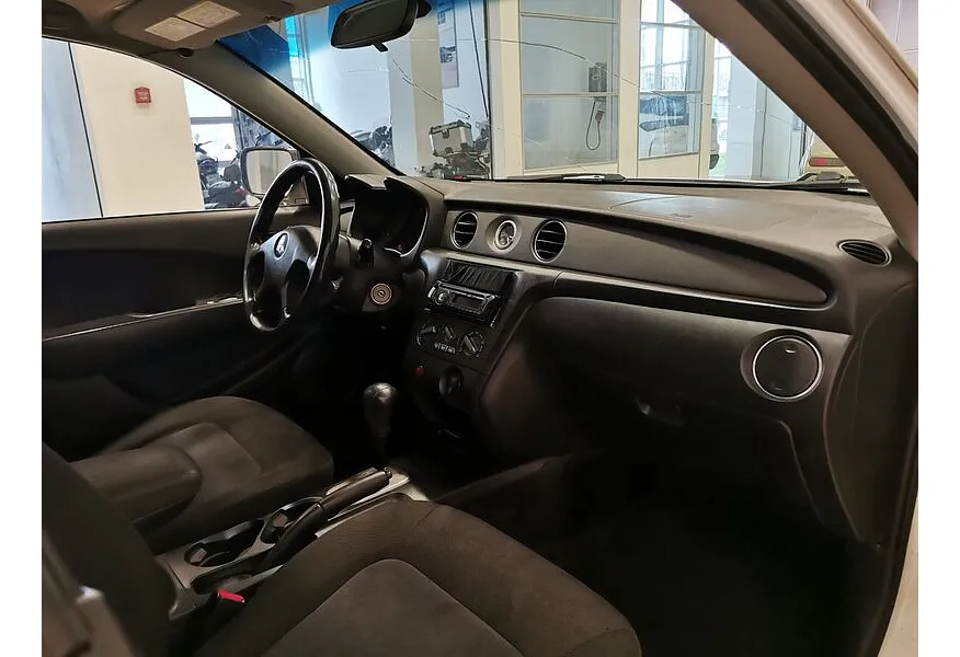 Mitsubishi Outlander 2.4 AT 4WD (160 л.с.) Белый в АВИЛОН. Слайд №12