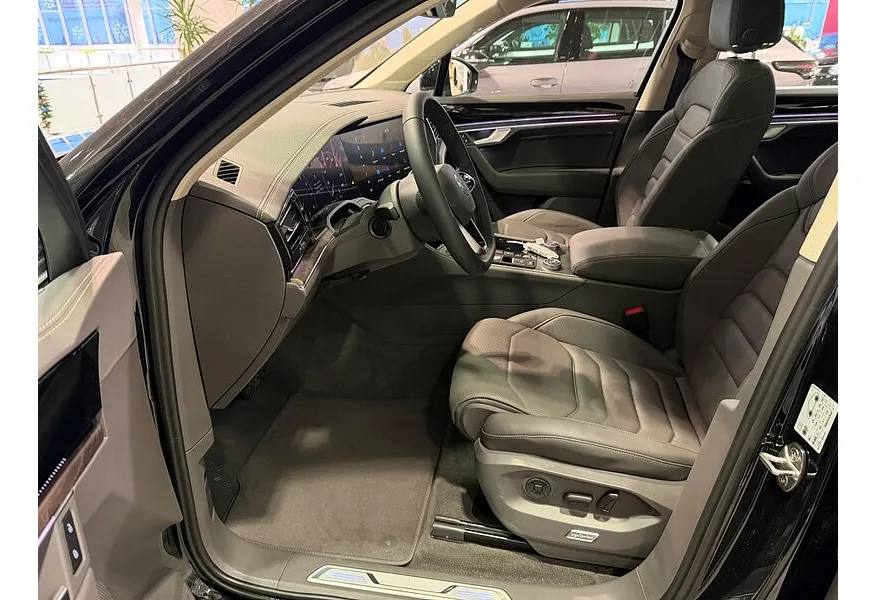 Volkswagen Touareg 2.0 TSI Tiptronic 4Motion (265 л.с.) Черный в АВИЛОН. Слайд №14