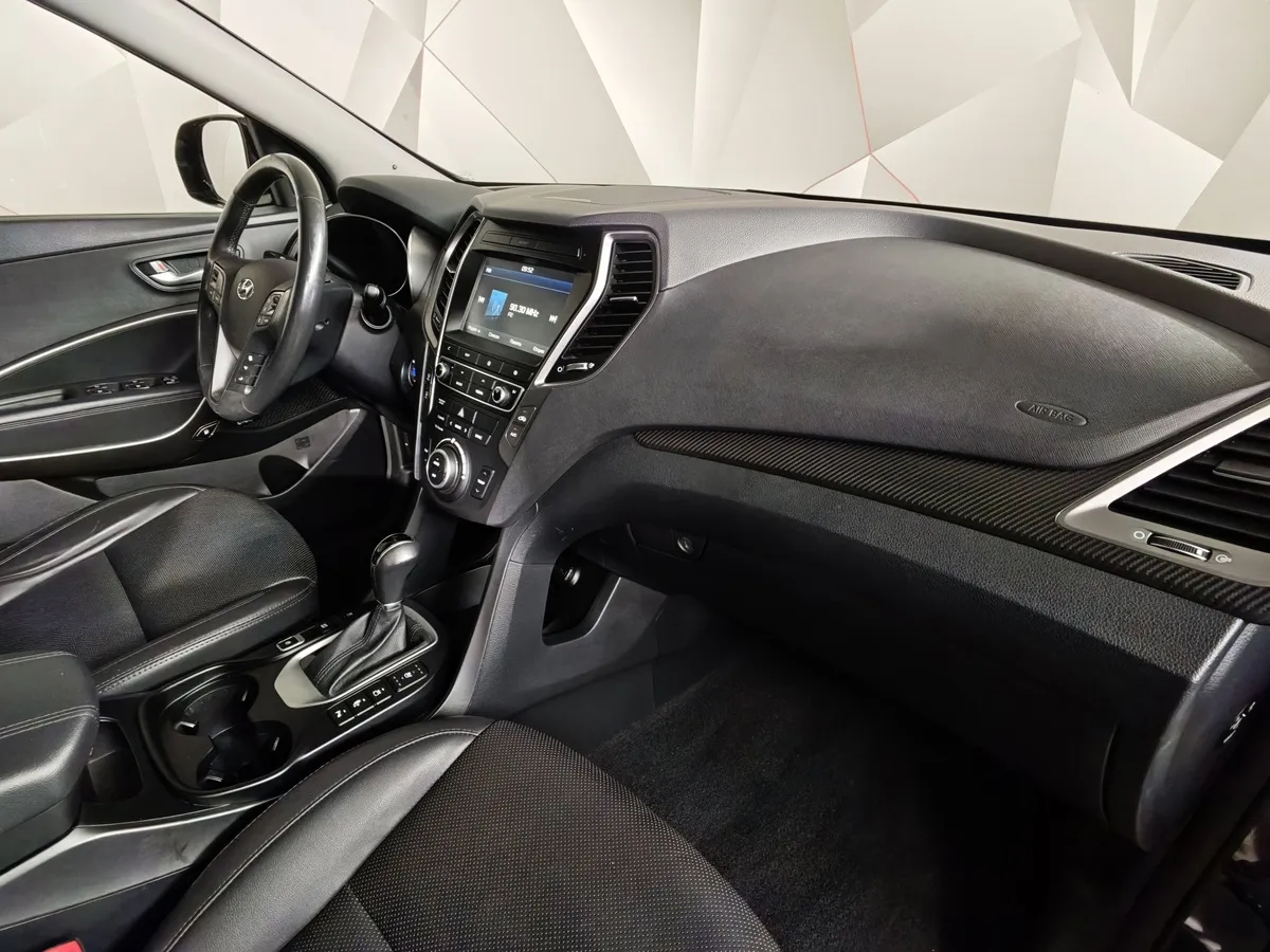 Hyundai Santa Fe 2.4 AT 4WD (175 л.с.) High-tech Черный в АВИЛОН. Слайд №13