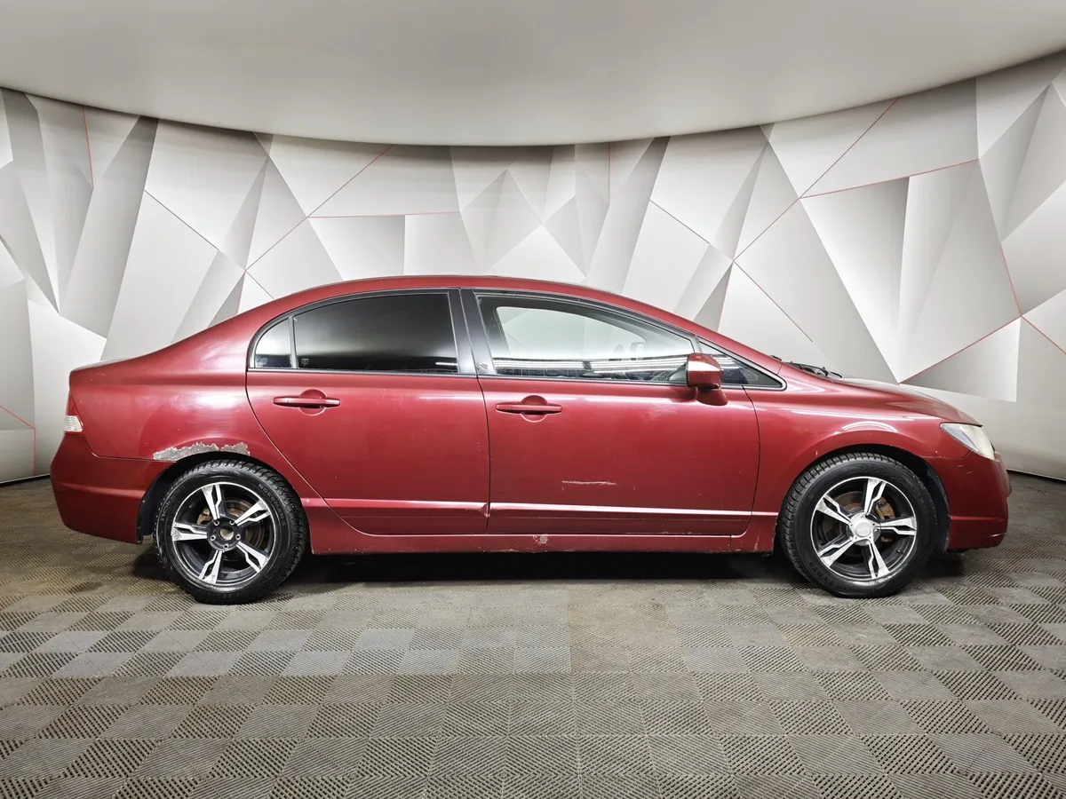 Honda Civic 1.8 AT (140 л.с.) Красный в АВИЛОН. Слайд №6