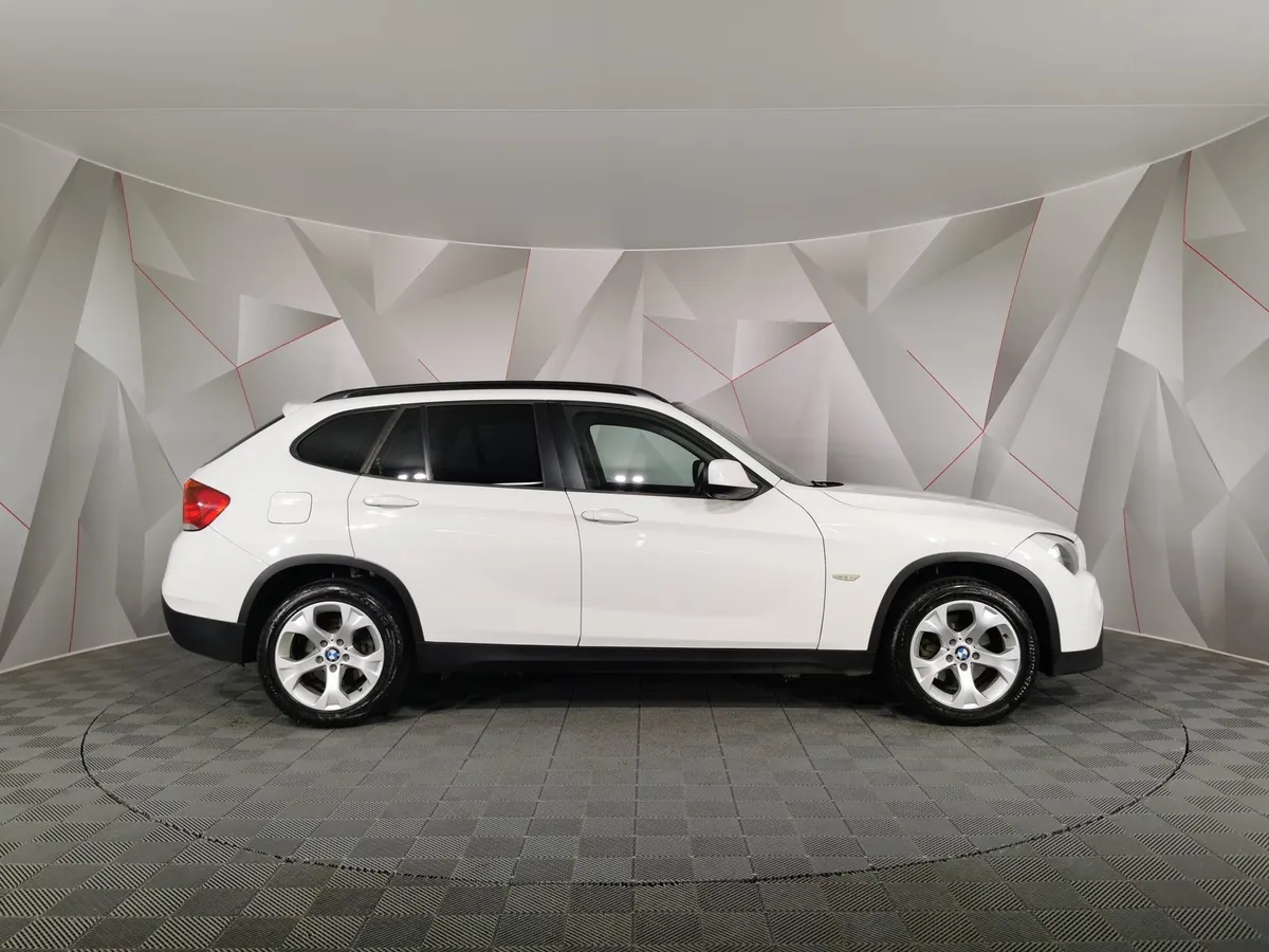 BMW X1 sDrive18i AT (150 л.с.) Белый в АВИЛОН. Слайд №6