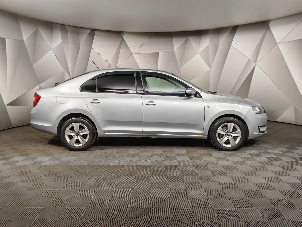 Skoda Rapid 1.6 MT (105 л.с.) Серебристый в АВИЛОН. Слайд №6