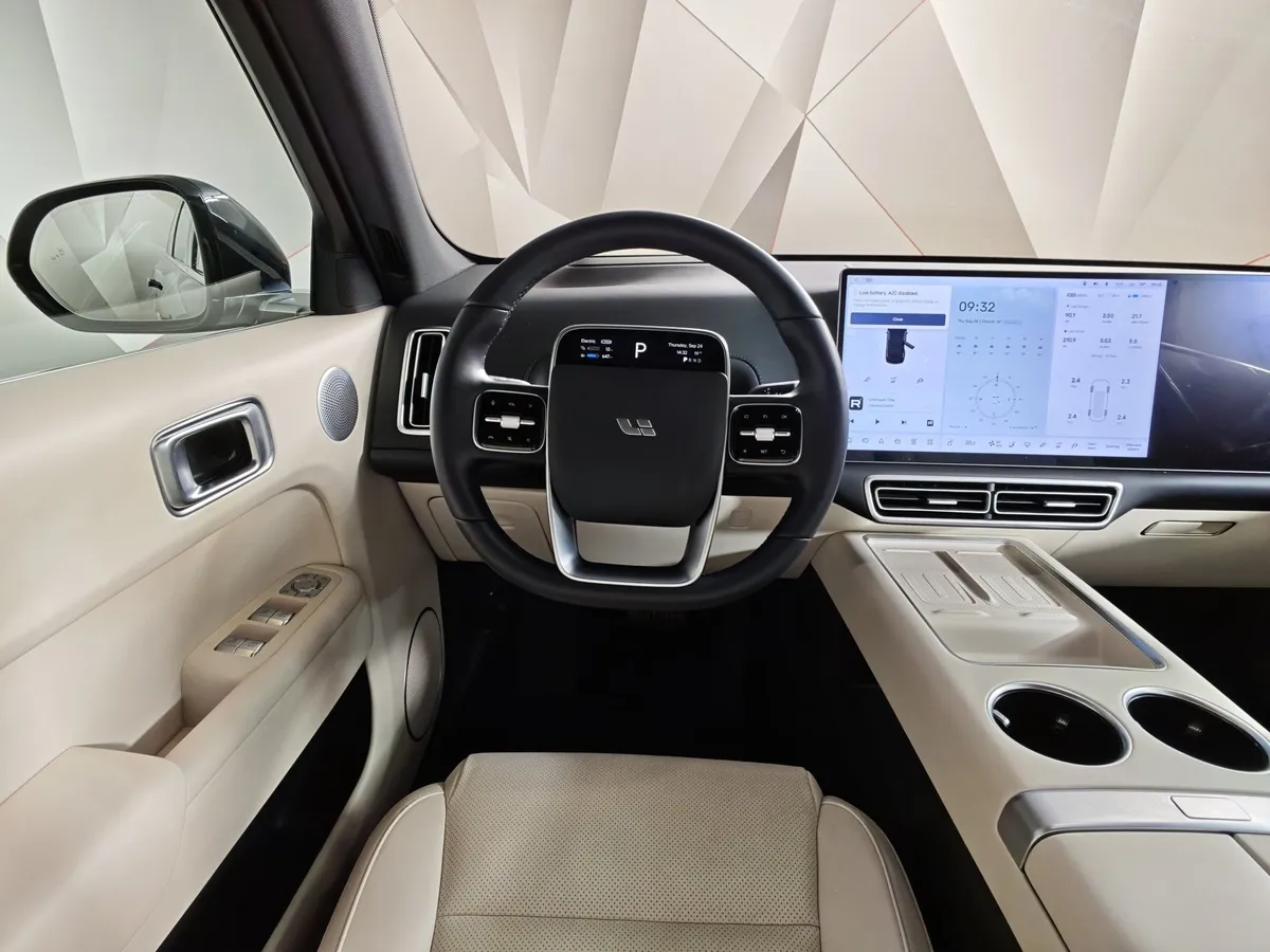 Li Auto L7 1.5 AT 4WD (449 л.с.) Pro Черный в АВИЛОН. Слайд №20