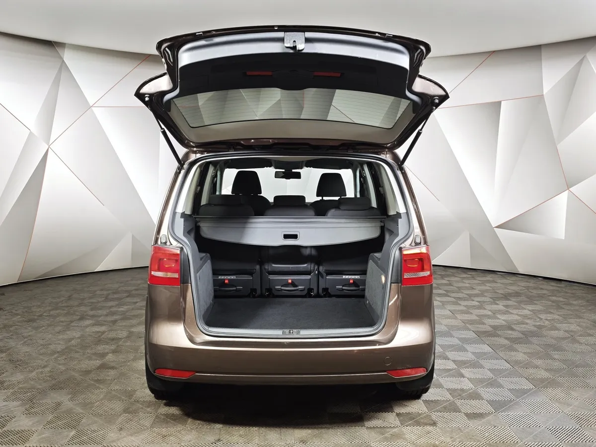 Volkswagen Touran 1.4 TSI MT (140 л.с.) Highline Коричневый в АВИЛОН. Слайд №11