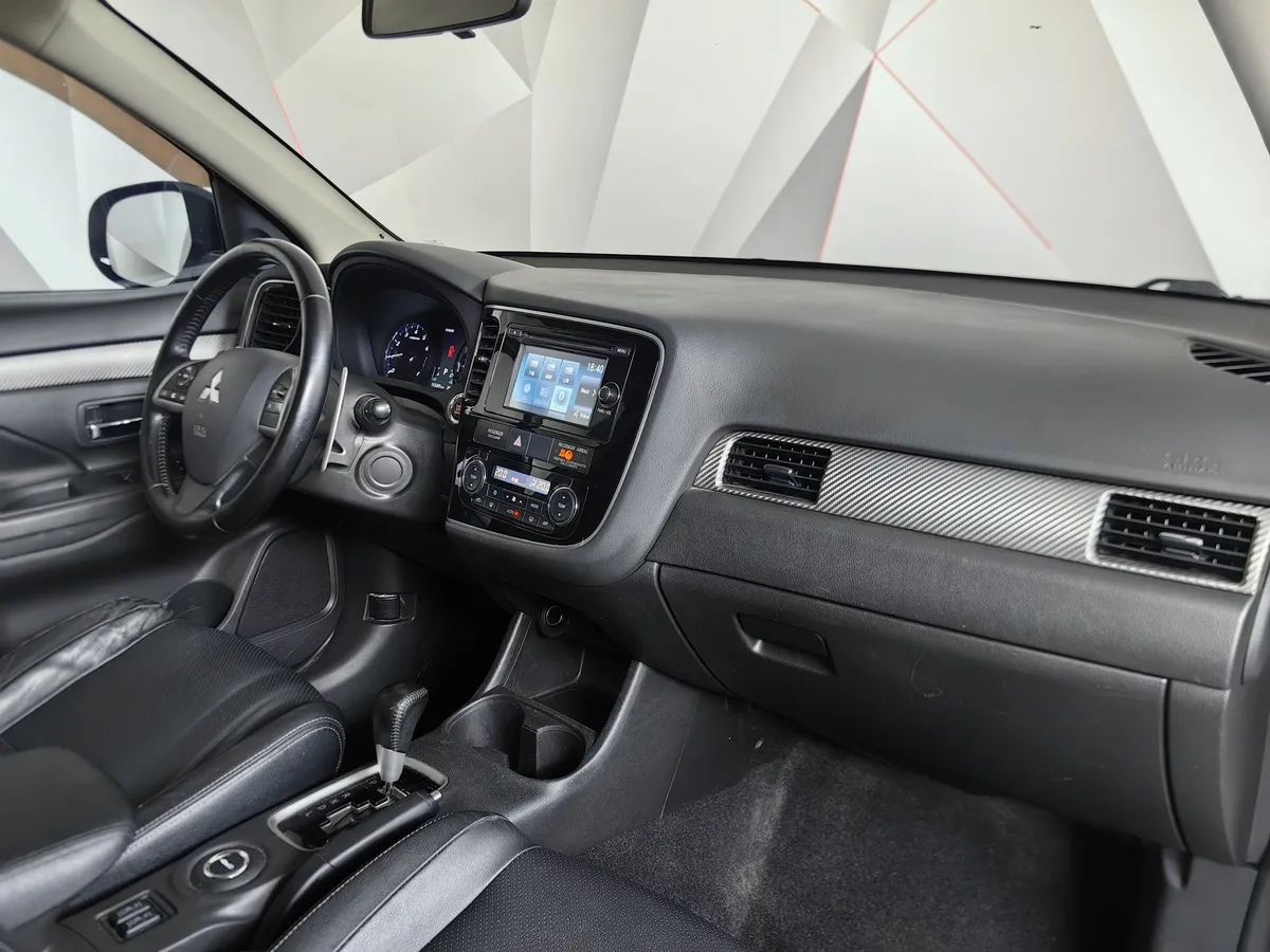 Mitsubishi Outlander 2.0 CVT 4WD (146 л.с.) Instyle E29 Белый в АВИЛОН. Слайд №13