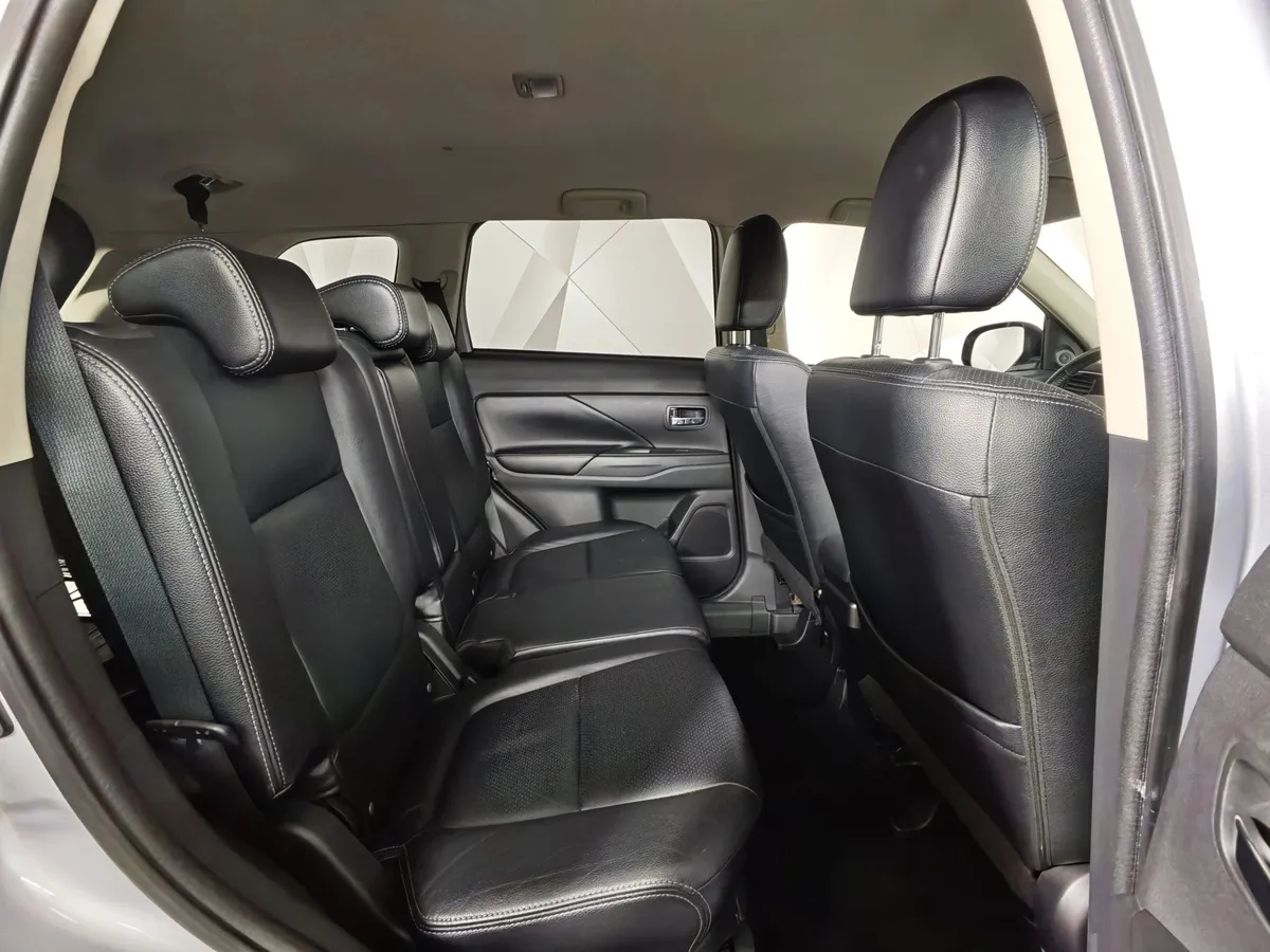 Mitsubishi Outlander 2.4 MIVEC CVT 4WD (167 л.с.) Instyle Серебристый в АВИЛОН. Слайд №16