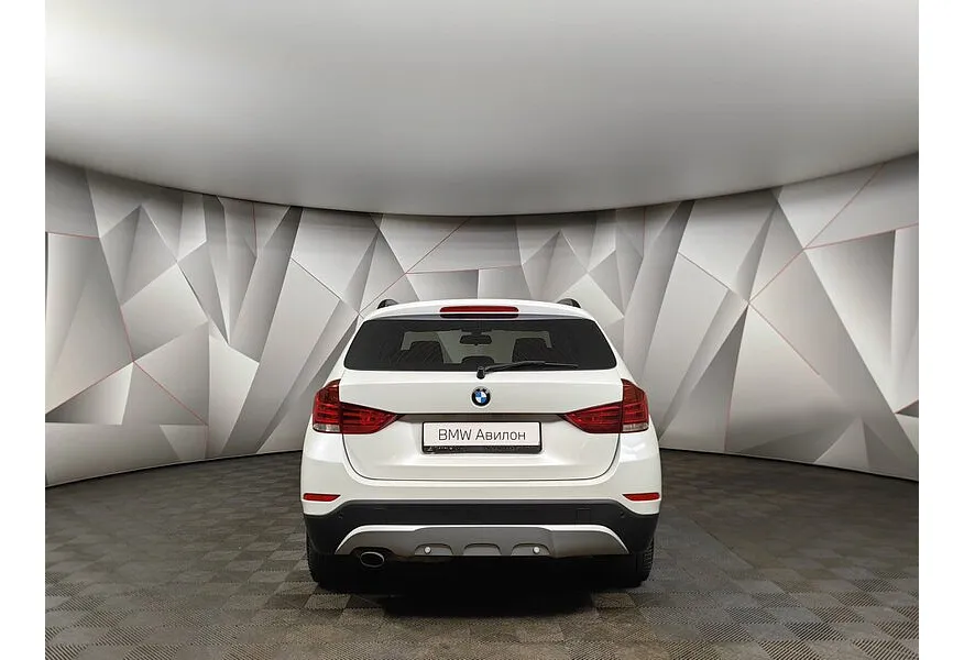 BMW X1 sDrive18i AT (150 л.с.) Белый в АВИЛОН. Слайд №4