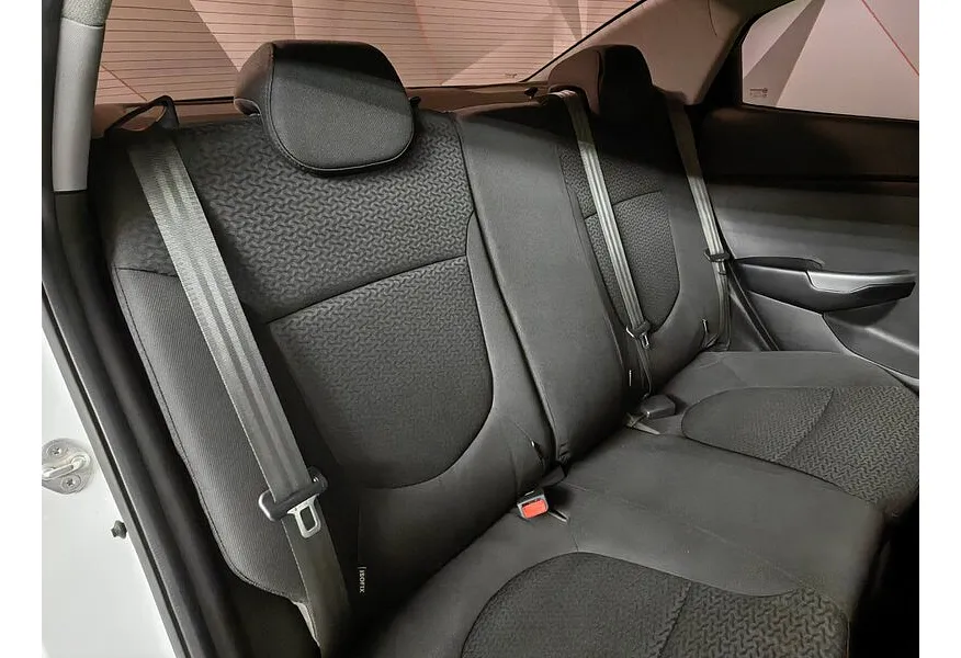 Kia Rio 1.4 MT (107 л.с.) Белый в АВИЛОН. Слайд №16