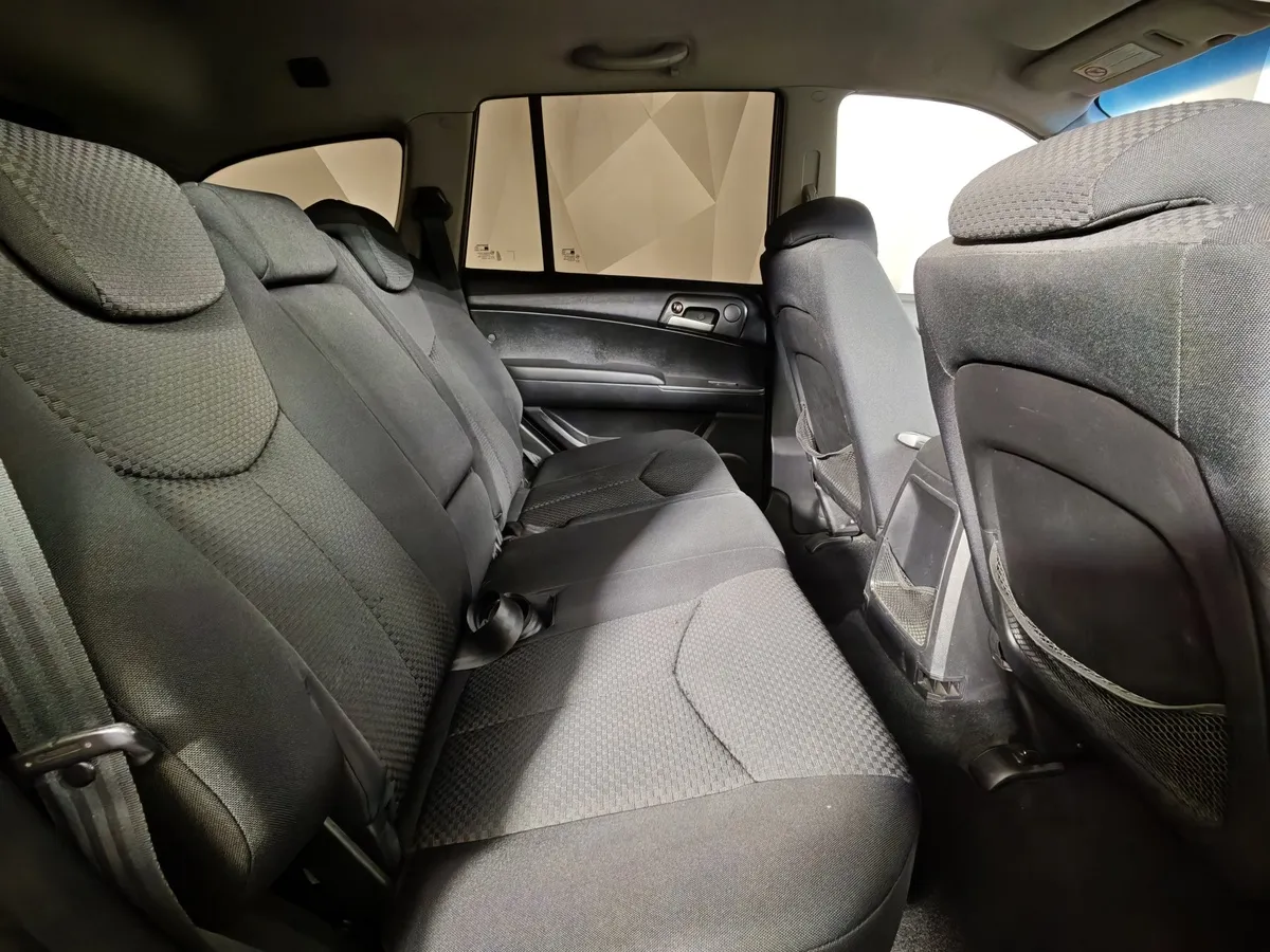SsangYong Kyron 2.0 Xdi MT 4WD (141 л.с.) Черный в АВИЛОН. Слайд №16