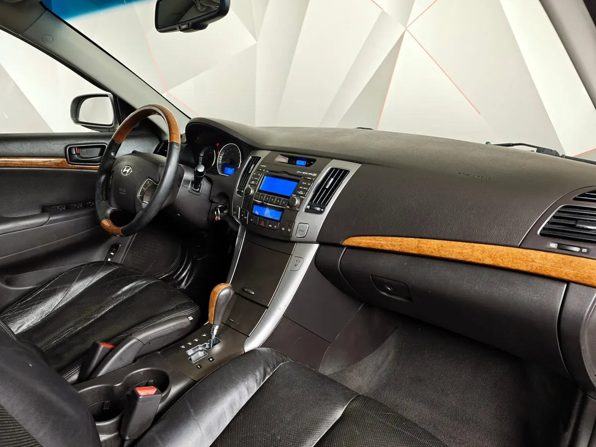 Hyundai Sonata 2.4 AT (174 л.с.) Серый в АВИЛОН. Слайд №12