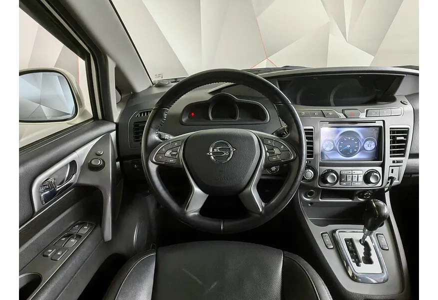 SsangYong Korando Turismo 2.2d AT 4WD (178 л.с.) Белый в АВИЛОН. Слайд №18