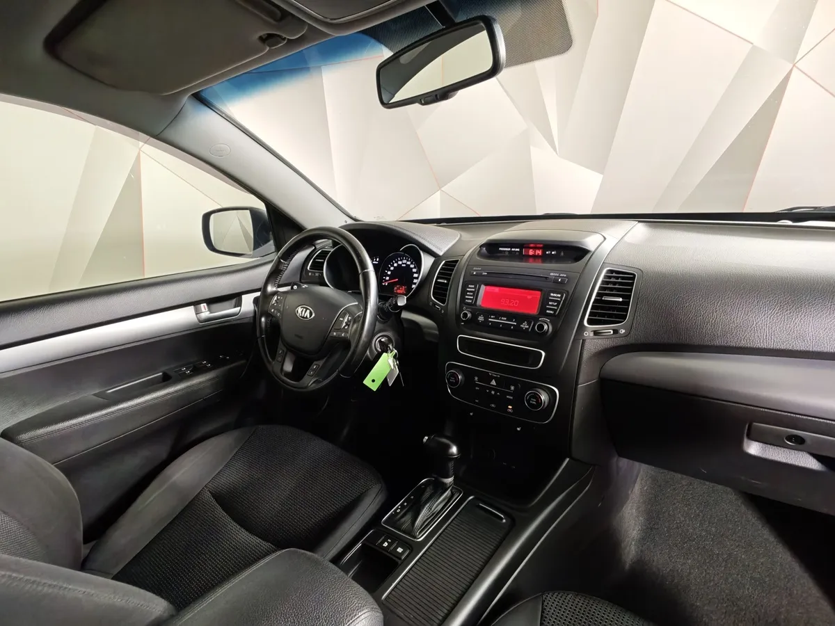 Kia Sorento 2.4 AT (175 л.с.) Classic Серебристый в АВИЛОН. Слайд №12