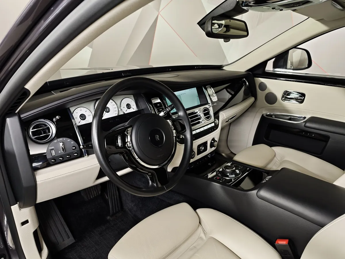 Rolls-Royce Ghost 6.6 AT (570 л.с.) Individual Серый в АВИЛОН. Слайд №19