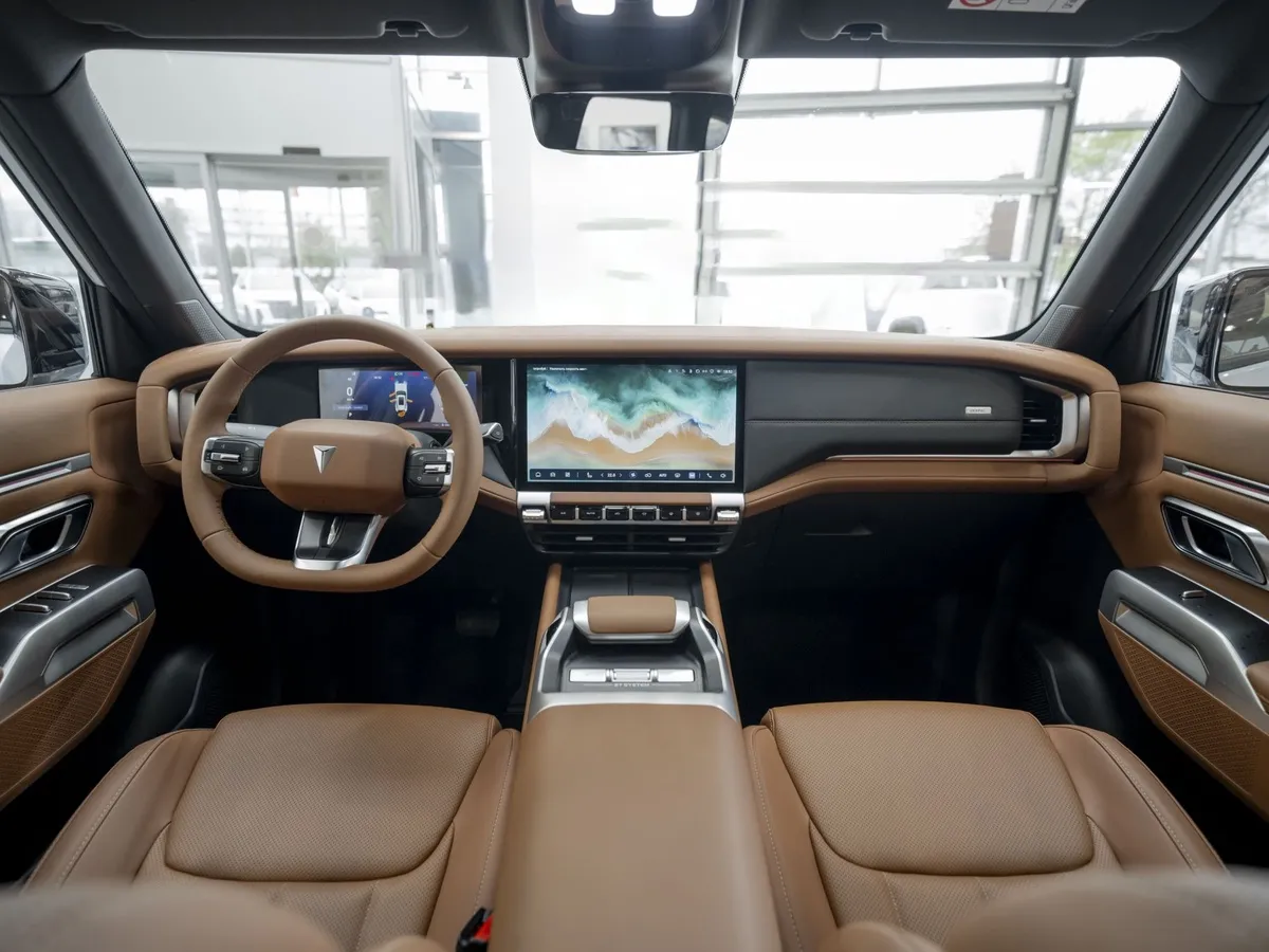 Deepal G318 1.5h AT 4WD (439 л.с.) Эверест Черный в АВИЛОН. Слайд №4