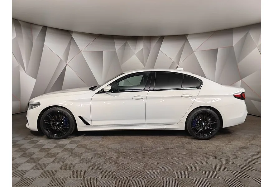 BMW 5 серия 530d xDrive Steptronic (249 л.с.) Base (Локальная сборка) Белый в АВИЛОН. Слайд №5