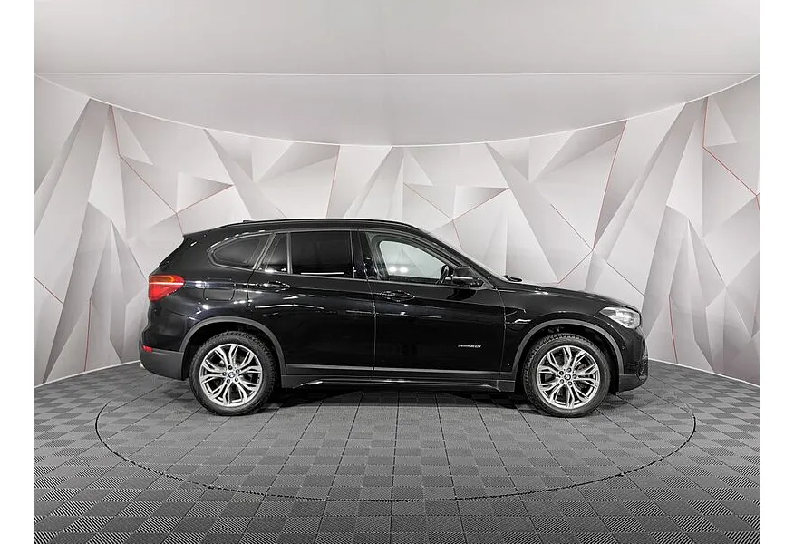 BMW X1 20i xDrive Steptronic AT (192 л.с.) Черный в АВИЛОН. Слайд №6