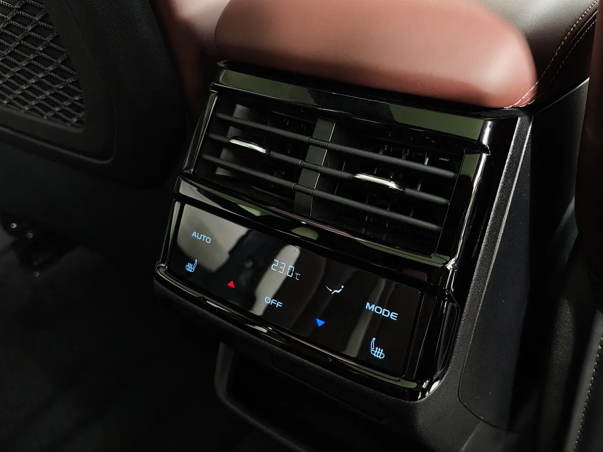 Geely Monjaro 2.0T 8AT 4WD (238 л.с.) Flagship Белый в АВИЛОН. Слайд №26