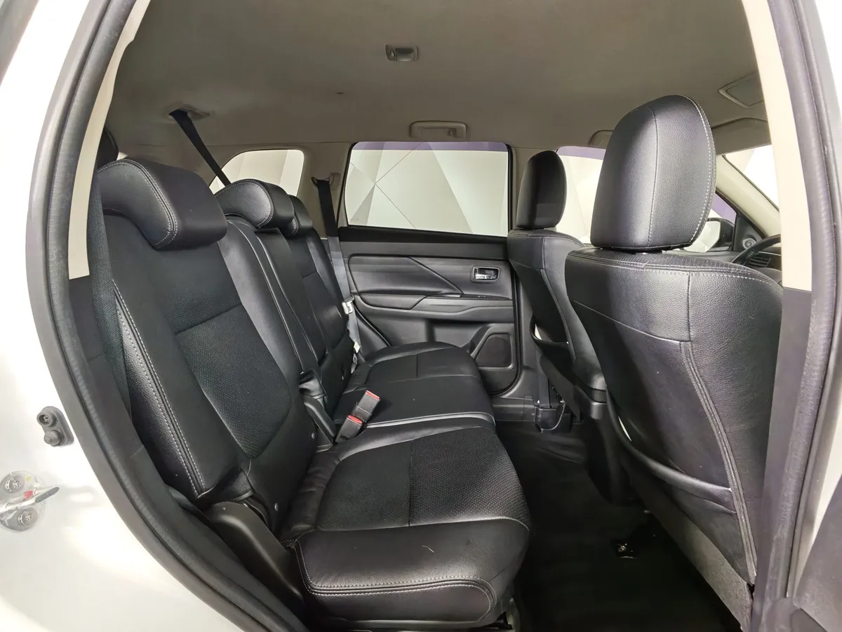 Mitsubishi Outlander 2.0 CVT 4WD (146 л.с.) Белый в АВИЛОН. Слайд №15