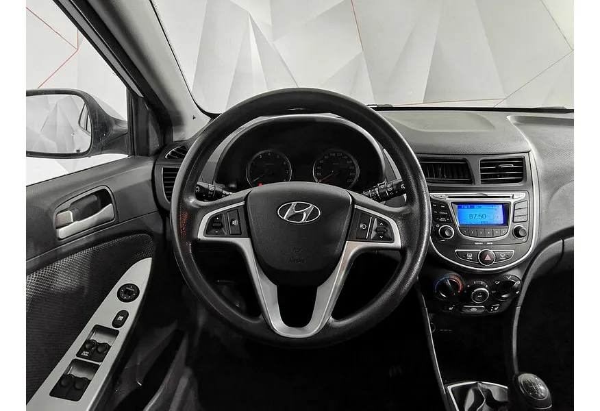 Hyundai Solaris 1.4 MT (107 л.с.) Active Белый в АВИЛОН. Слайд №20