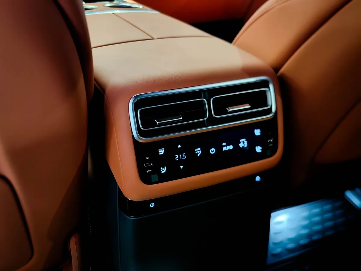 Li Auto L7 1.5 AT 4WD (449 л.с.) Ultra Голубой в АВИЛОН. Слайд №17