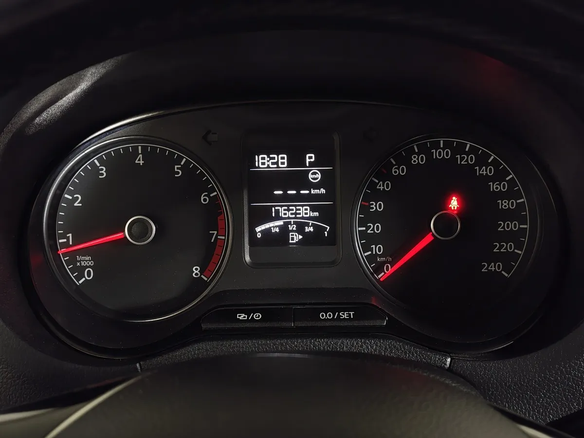 Volkswagen Polo 1.6 MPI AT (110 л.с.) Highline Черный в АВИЛОН. Слайд №18