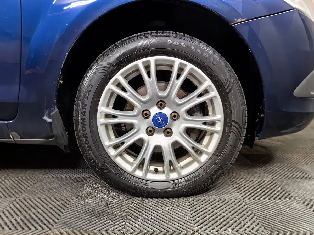 Ford Focus 1.8 MT (125 л.с.) Синий в АВИЛОН. Слайд №9