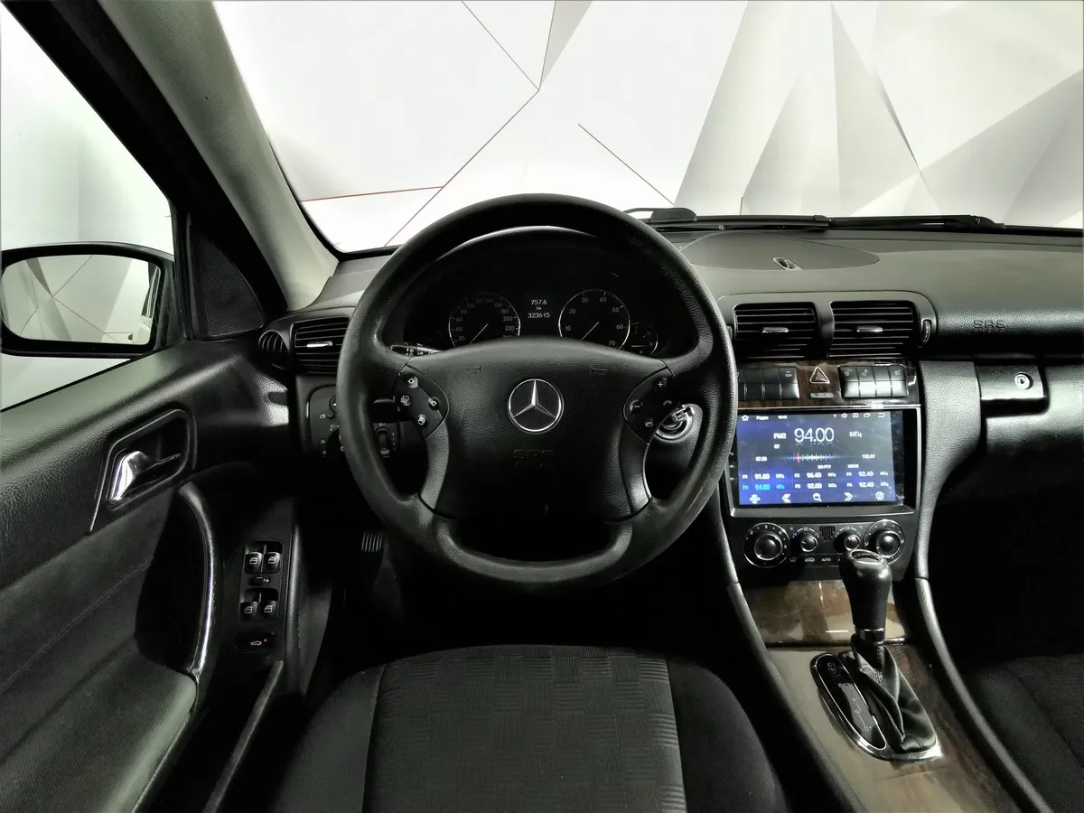 Mercedes-Benz C-Класс C 180 Kompressor AT (143 л.с.) Черный в АВИЛОН. Слайд №19