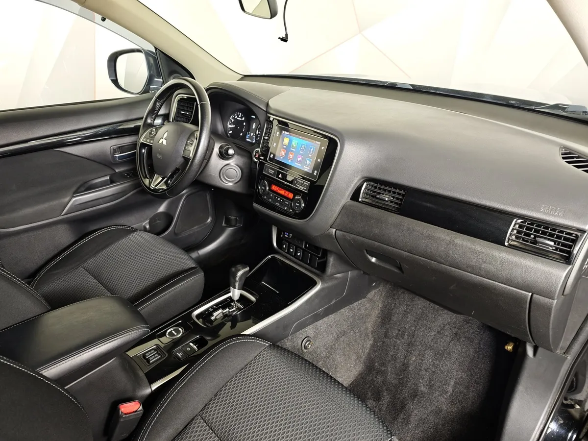 Mitsubishi Outlander 2.0 MIVEC CVT 4WD (146 л.с.) Intense Plus Черный в АВИЛОН. Слайд №13