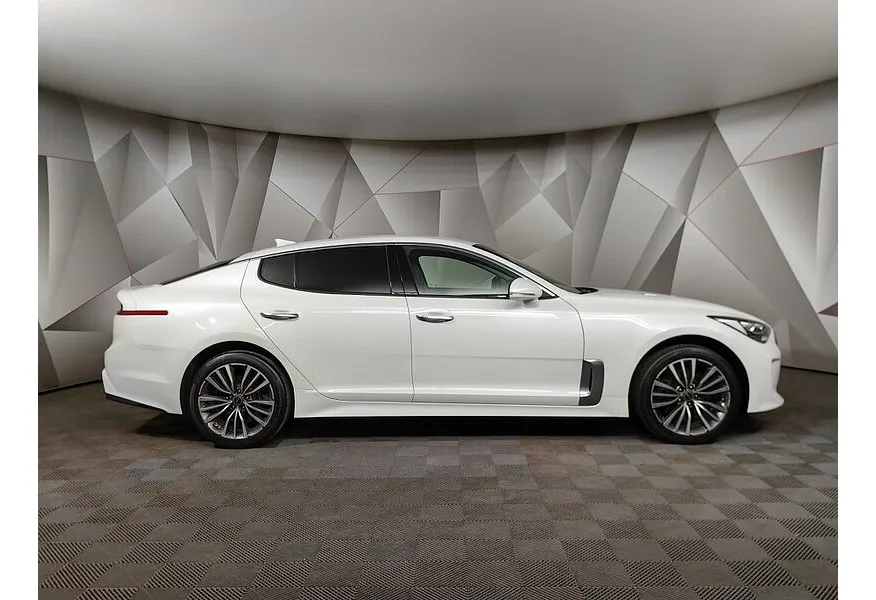 Kia Stinger 2.0 AT AWD (247 л.с.) Prestige Белый в АВИЛОН. Слайд №6