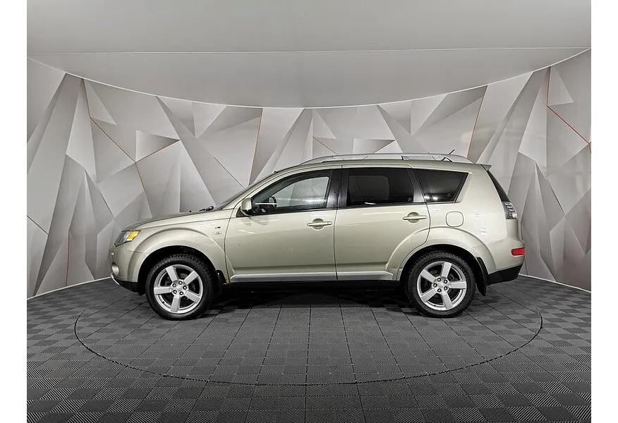 Mitsubishi Outlander 3.0 AT 4WD (220 л.с.) XL Бежевый в АВИЛОН. Слайд №5