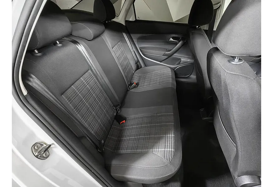 Volkswagen Polo 1.6 MPI AT (110 л.с.) Drive Белый в АВИЛОН. Слайд №15