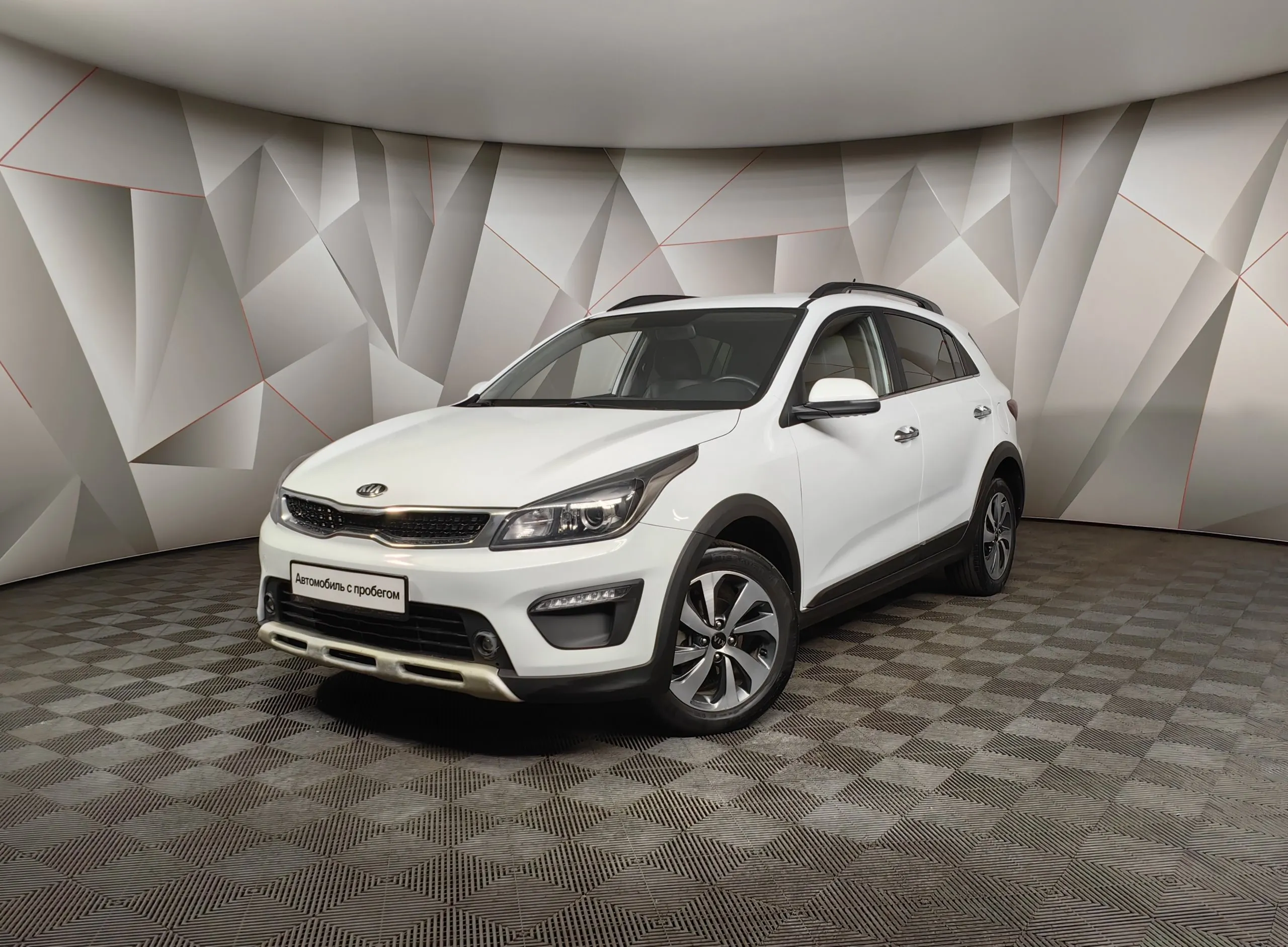 Kia Rio X-Line 1.6 AT (123 л.с.) Luxe Белый в Москве № ТИ-UY40228. Купить Kia  Rio X-Line IV Автомат Бензиновый с пробегом 98182 км. Цена 1625650