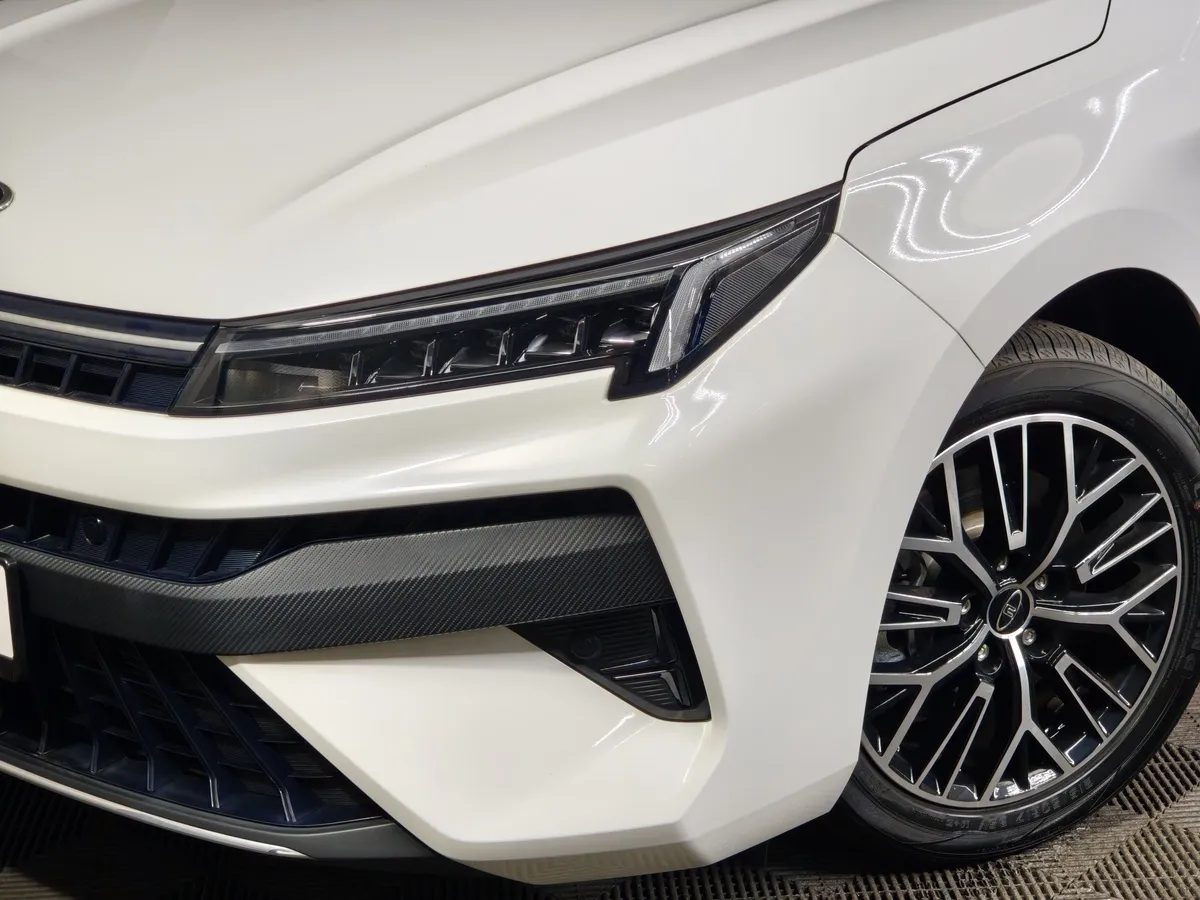 Москвич 6 1.5T CVT 2WD (136 л.с.) Business Белый в АВИЛОН. Слайд №9