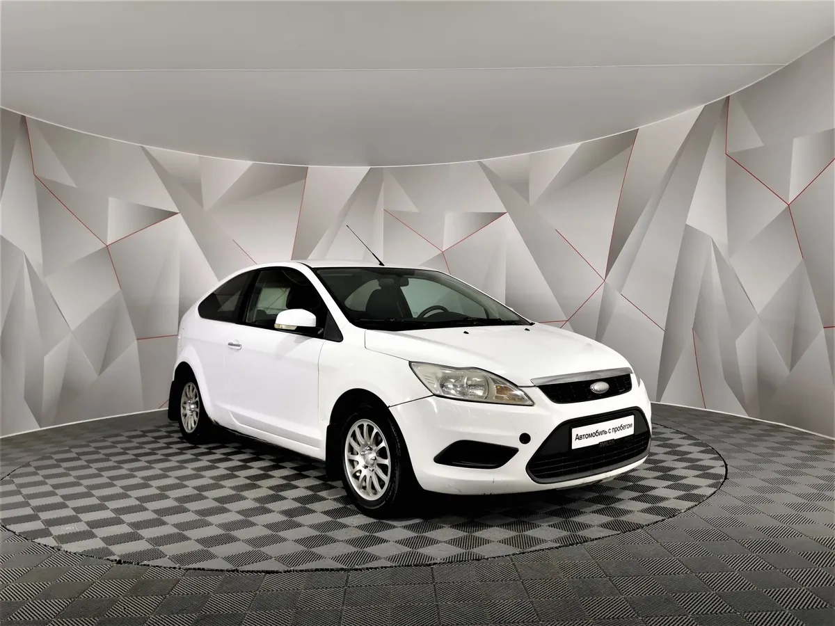 Ford Focus 1.6 MT (101 л.с.) Белый в АВИЛОН. Слайд №3