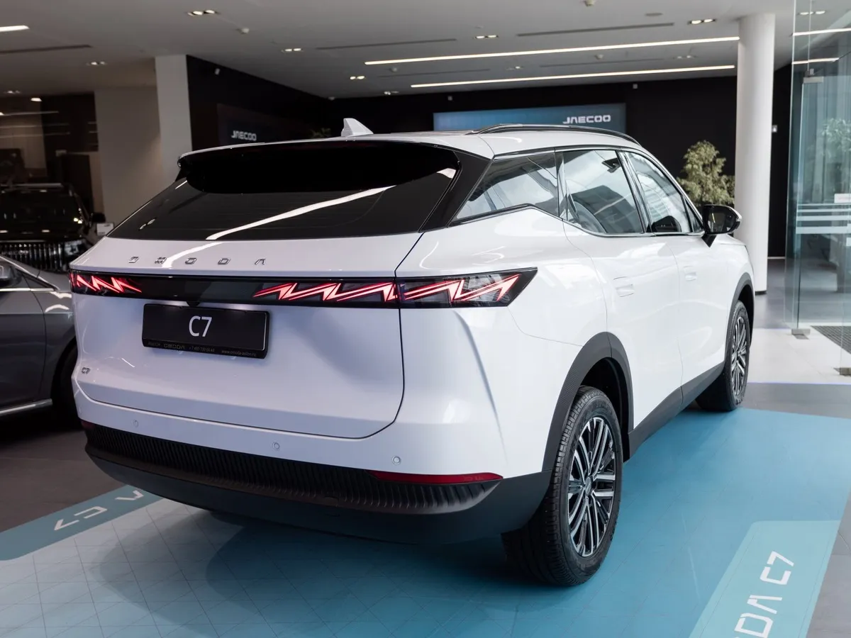 OMODA C7 1.6 DCT (150 л.с.) Драйв Белый в АВИЛОН. Слайд №5