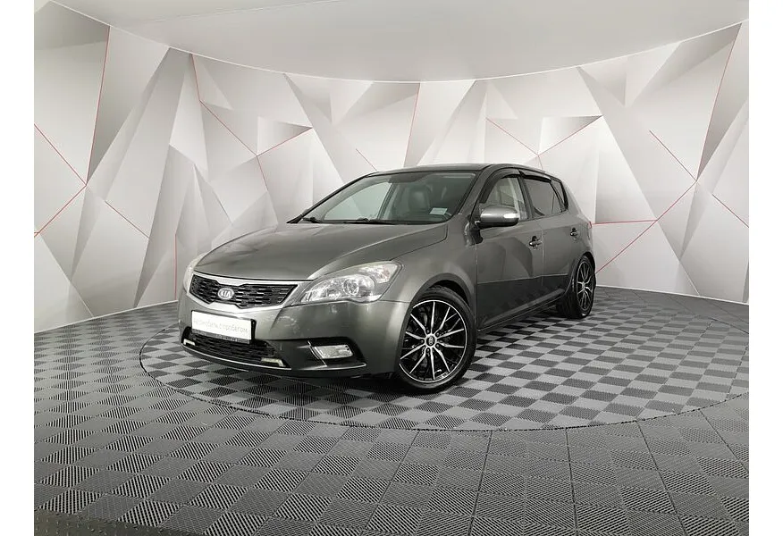 АВИЛОН - Kia Ceed 1.6 MT (122 л.с.) Серебристый - slide 0