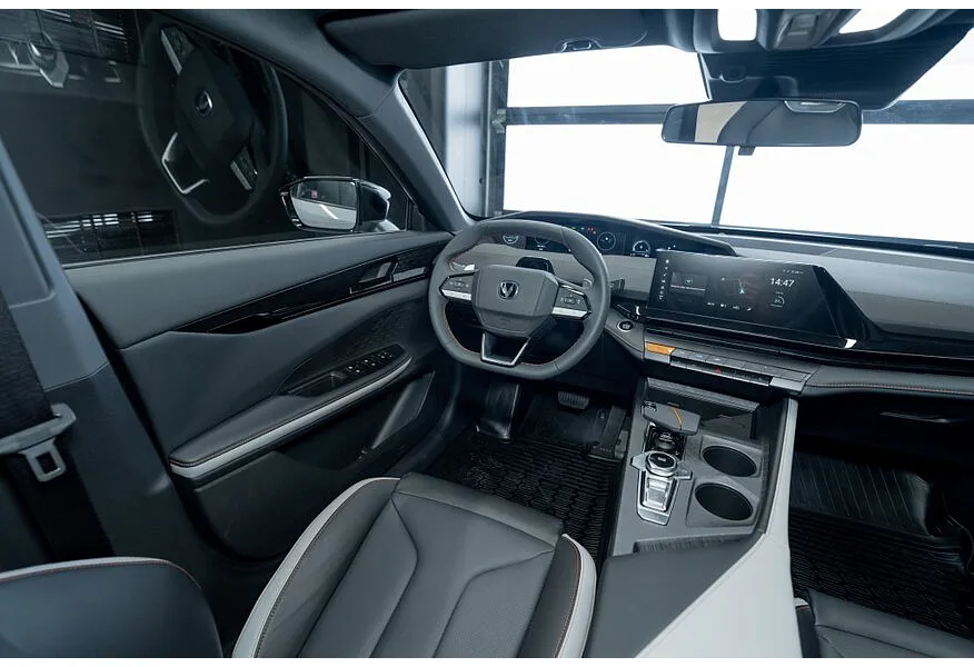 Changan UNI-V 1.5 AMT (181 л.с.) Tech Черный в АВИЛОН. Слайд №2
