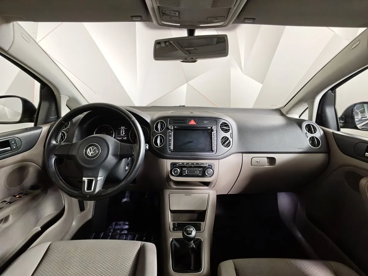 Volkswagen Golf 1.6 MT (102 л.с.) Trendline Черный в АВИЛОН. Слайд №13