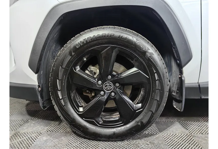 Toyota RAV4 2.0i CVT AWD (149 л.с.) Белый в АВИЛОН. Слайд №9