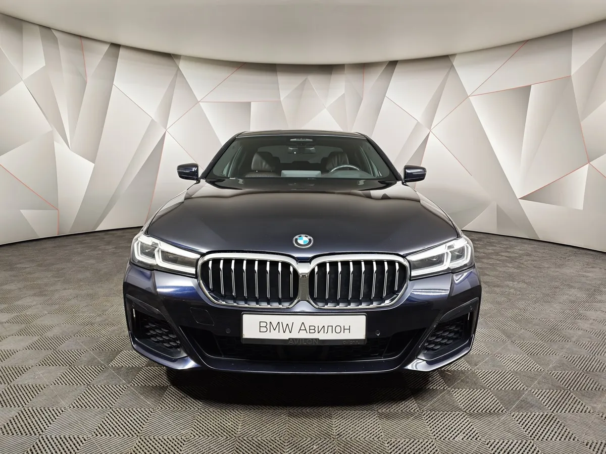 BMW 5 серия 530d xDrive Steptronic (249 л.с.) Base (Локальная сборка) Черный в АВИЛОН. Слайд №3
